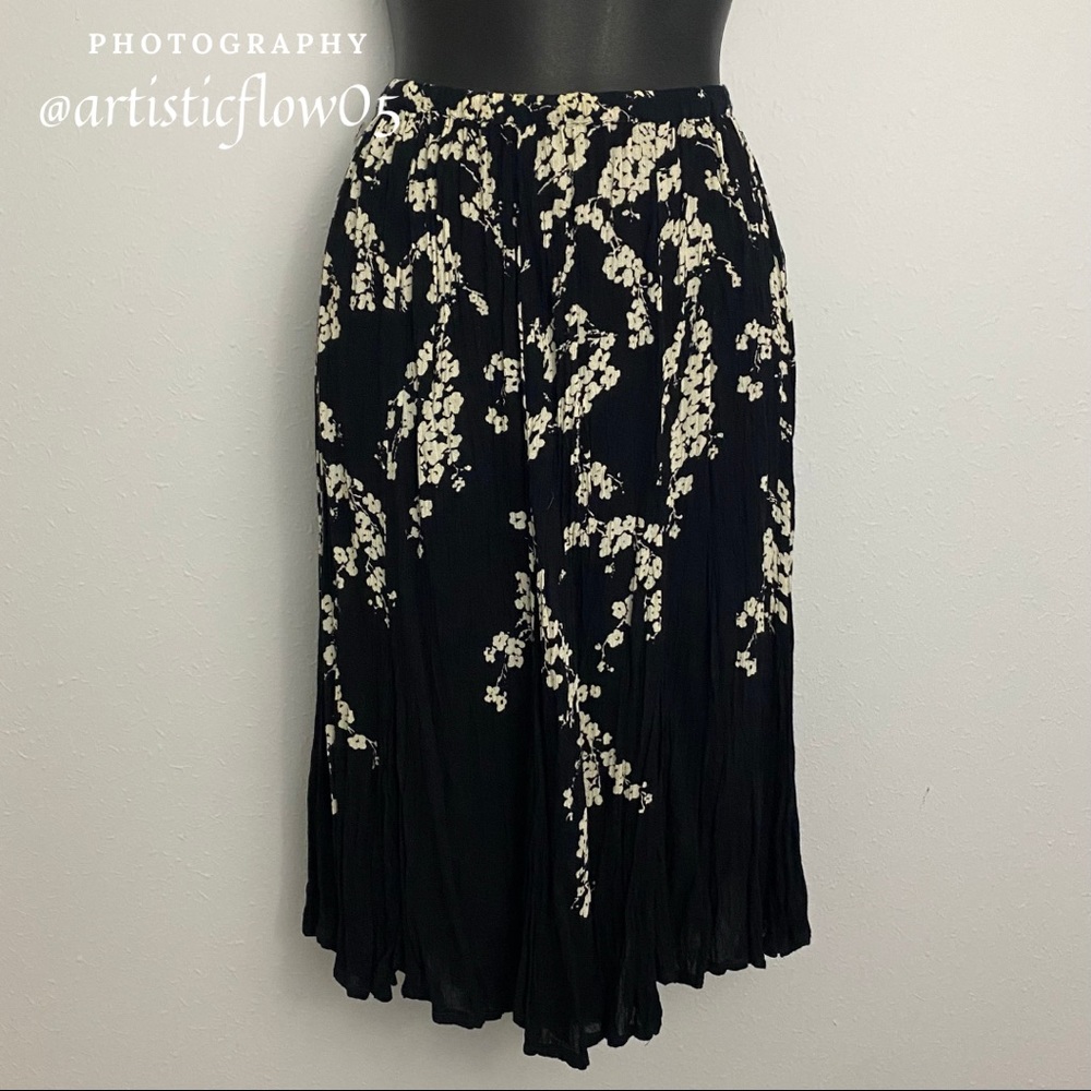 NEW! Bila Black & White Floral Skirt